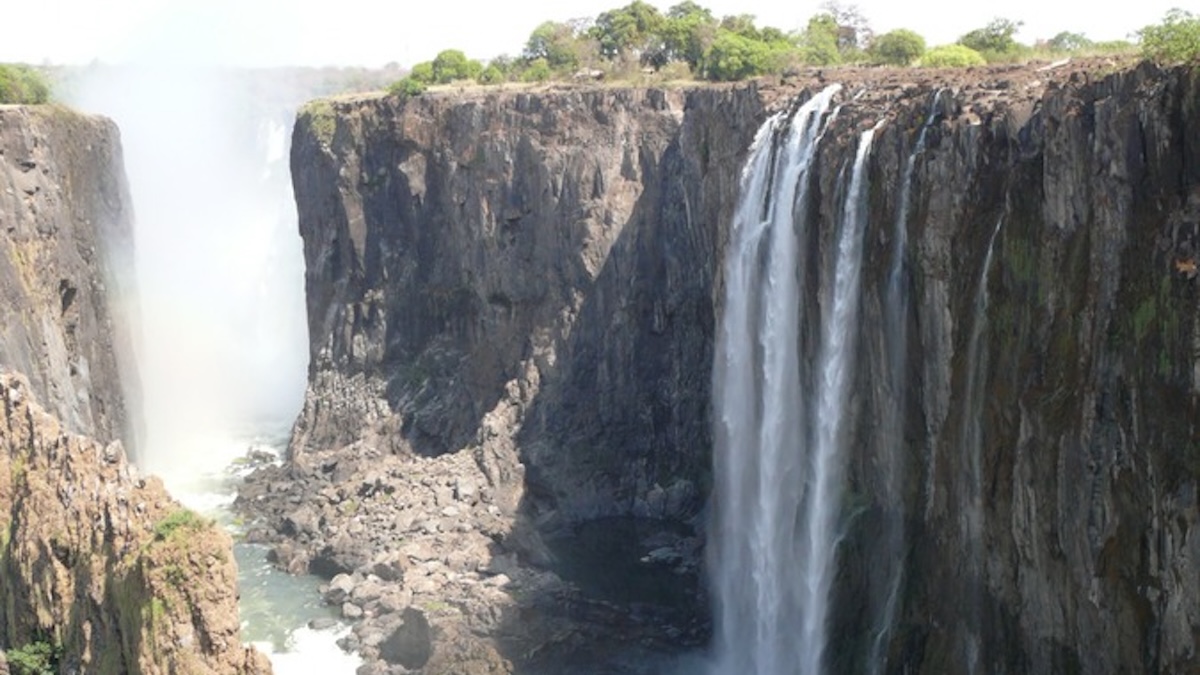 Kůra pod Keňou má 13 km, vedle 35 km. Geologové říkají, že Afrika dosáhla bodu zlomu a kontinent se začíná dělit