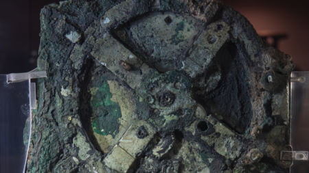 Mechanismus z Antikythéry ukazuje, jak vyspělou astronomii znali staří Řekové