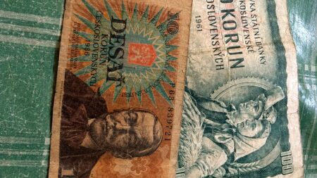 Švabinský nakreslil na stokorunu nahé děti kolem Masaryka. Katoličky žádaly stažení, ale nahota měla ochrannou funkci proti padělání