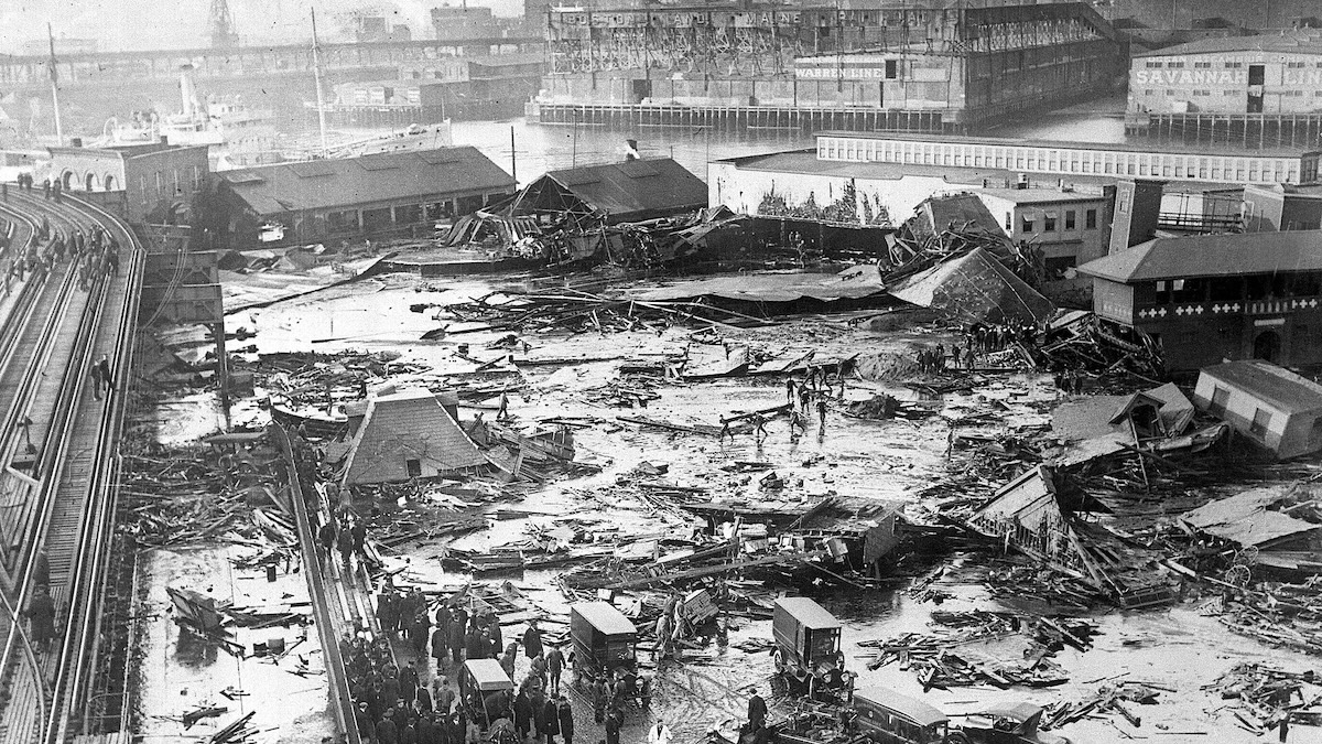 Patnáctimetrová vlna melasy zabila v lednu 1919 21 lidí. Za vším stál šlendrián stavitelů