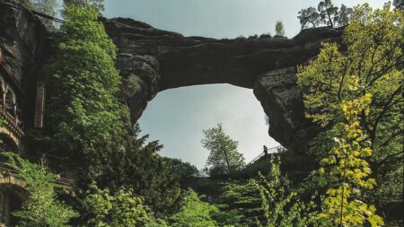 Pravčická brána v Českém Švýcarsku: Geologické posudky vysvětlují přísný zákaz vstupu na skalní most