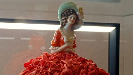 Čajové panenky nebyly na hraní. Poklad z půdy vám může vydělat i 20 000 Kč díky porcelánu, který vypadá jinak než obvykle