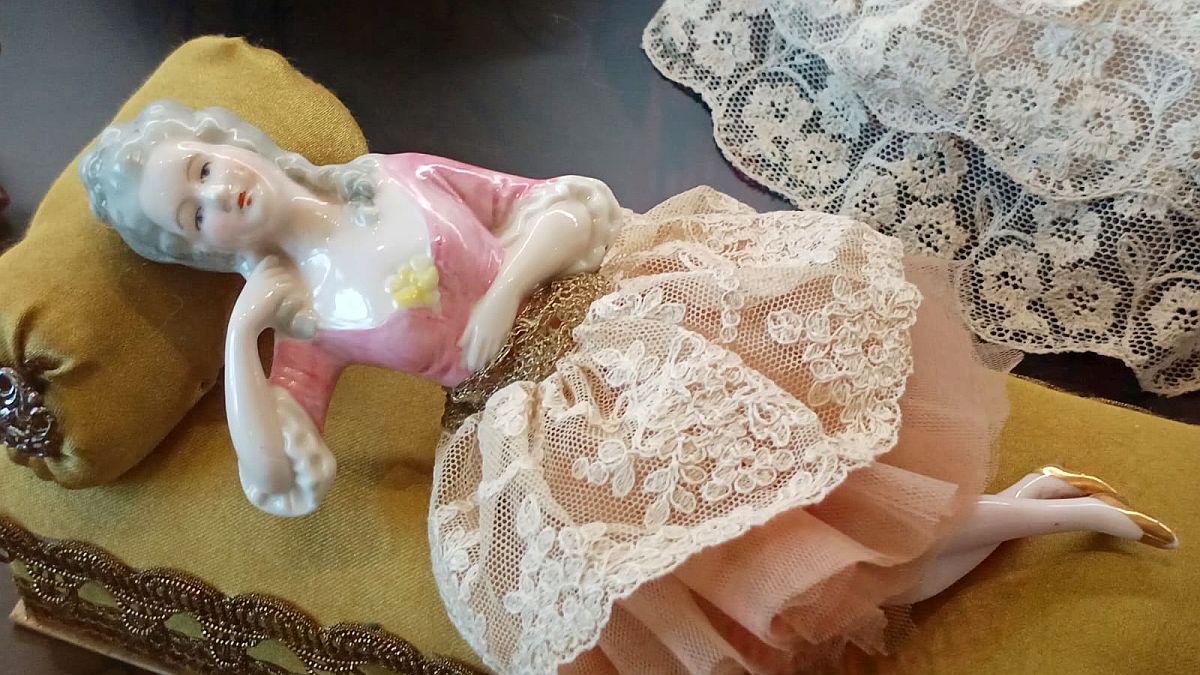 Prvorepublikové „půlpanenky“ nejsou hračky, i když tak vypadají. Hrátky s psychologií vám dnes mohou vydělat i 15 000 Kč