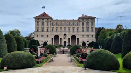 Černínský palác má nejdelší barokní průčelí v Česku. Dosahuje délky 150 metrů