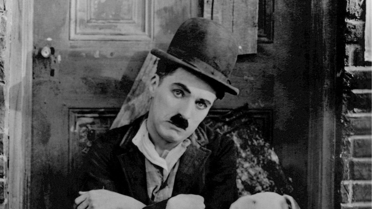 Chaplinovu rakev ukradli tři měsíce po pohřbu. Bizarní událost jakoby režíroval sám Chaplin