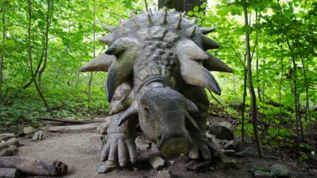 Dinosauři mohli požíráním plodů pomáhat šířit semena raných kvetoucích rostlin