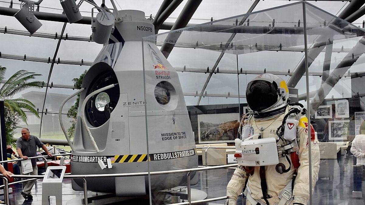 Felix Baumgartner při seskoku ze stratosféry překonal rychlost zvuku a vytvořil několik rekordů