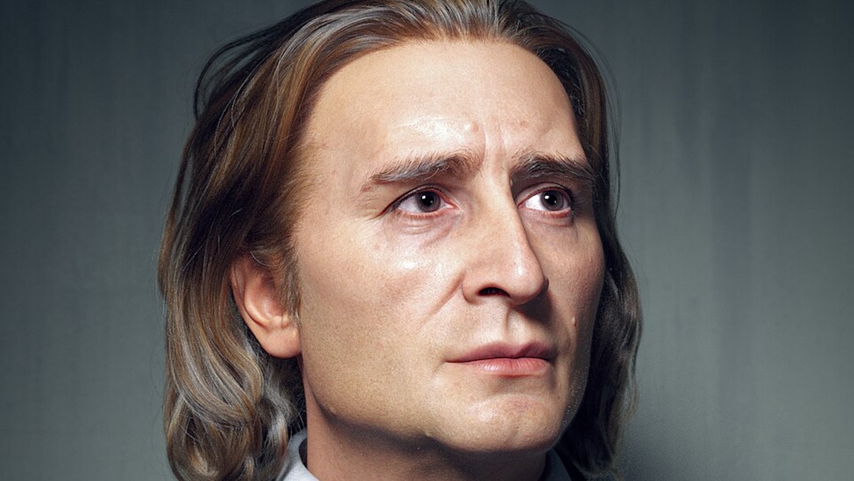 Dámy sbíraly dokonce i jeho použité kapesníčky. Liszt ukazuje, že davové nadšení kolem hudebních idolů vzniklo dávno před popem