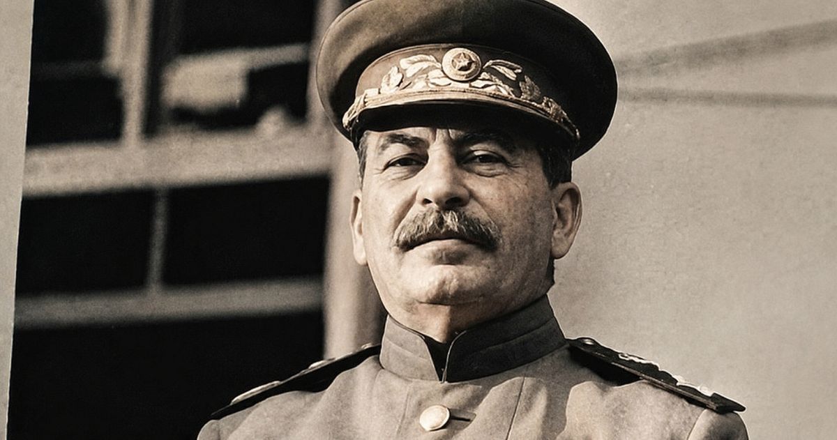 Stalin ležel 14 hodin v moči na podlaze. Ochranka nesměla vstoupit kvůli jeho vlastnímu rozkazu