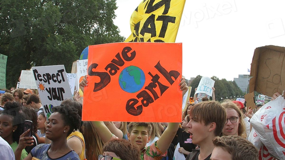 Čtyři setiny procenta CO₂ mění klima. Skleníkový efekt vzniká v úzkých vlnových délkách tepla, které dusík nezastaví
