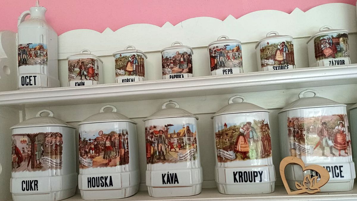 Porcelánové kořenky po babičce mohou mít překvapivou cenu. Rozhoduje styl, značka i stav, prodávají se i za desetitisíce
