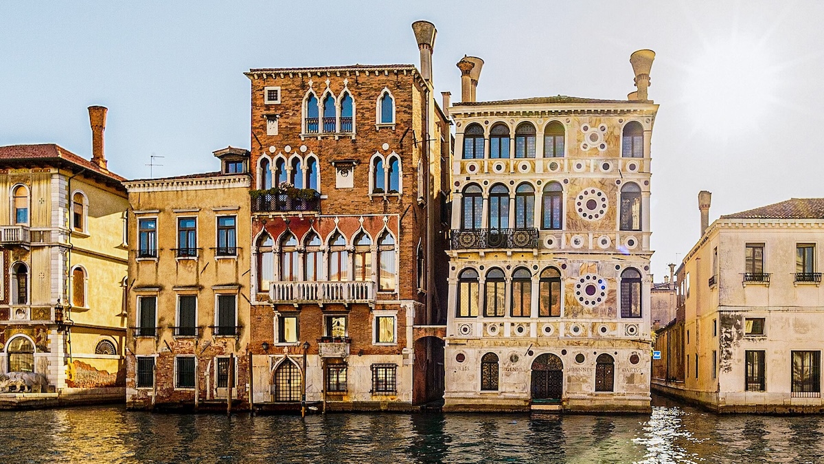 Palazzo Dario stojí šikmo a každých pár let v něm někdo zemře. Za pověstí prokletého domu je geologie benátské laguny