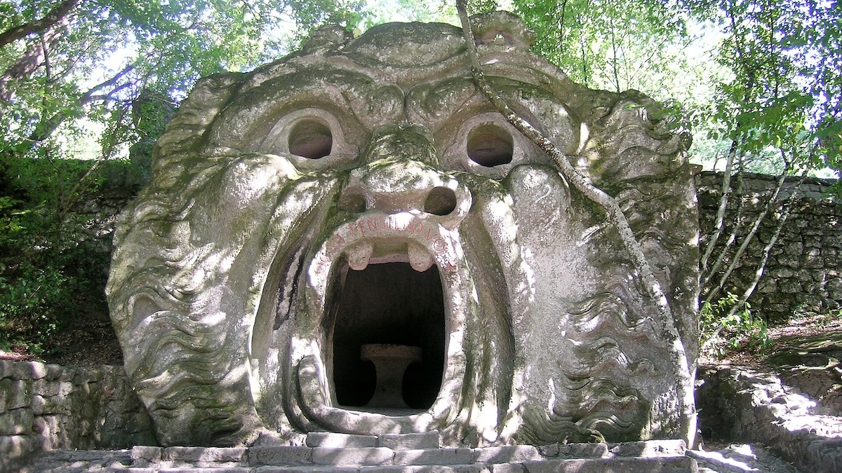 Park příšer v Bomarzu ukrývá monumentální sochy, jejichž původní význam není znám