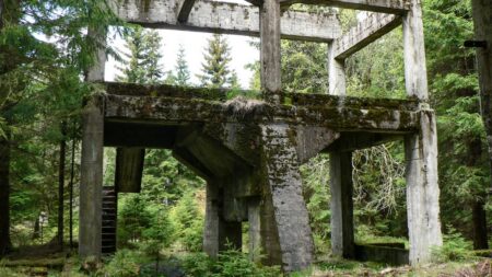 Rolava: domy bez lidí stojí 70 let a nepadají. Klíč je v nadmořské výšce a složení krušnohorské žuly