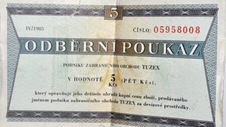 Proč sběratelé platí tisíce za papírek z Tuzexu? Odpověď je v ochranném prvku, který komunistický režim zkopíroval z bankovek