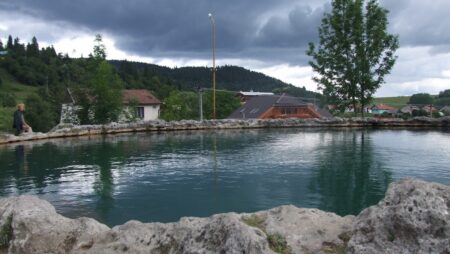 Ružbašský Kráter vznikl propadem travertinové kupy kolem minerálního pramene