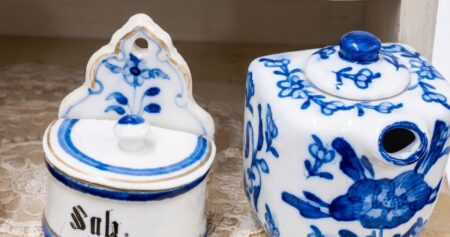Kosmetická nostalgie v porcelánu: Dóza z německé manufaktury má skvělou hodnotu