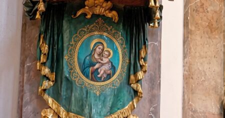 Lidový skvost starých světniček: Podmalba na skle s Madonou má dnes cenu tisíců