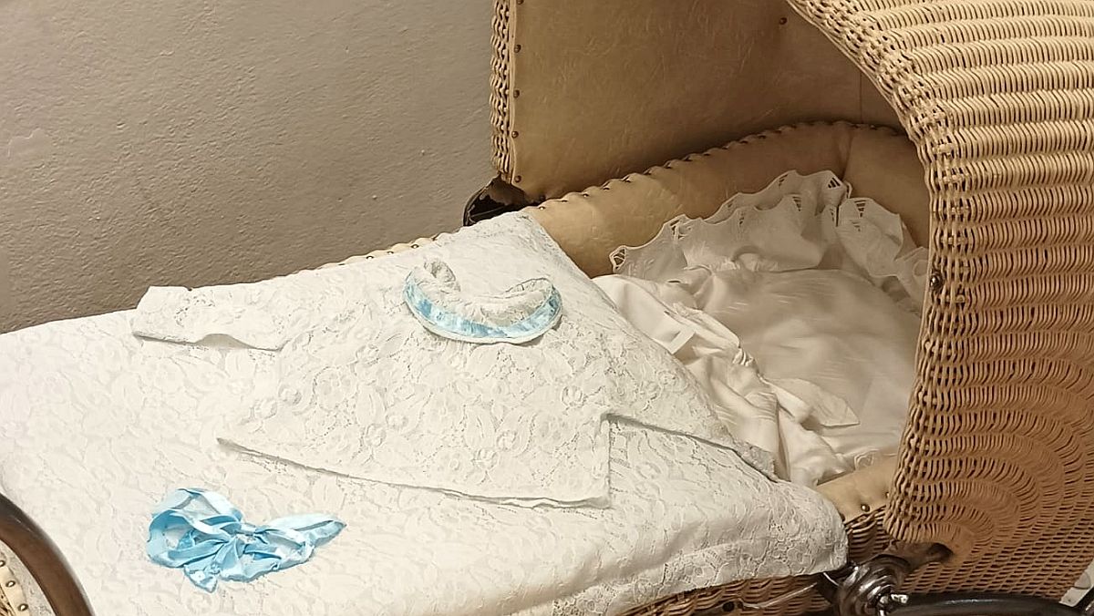 Elegance z časů našich babiček: Dřevěný kočárek pro panenky Olympia má cenu tisíců
