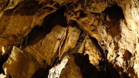 Bozkovské jeskyně spojují dolomitový kras, křemenné lavice a podzemní jezera