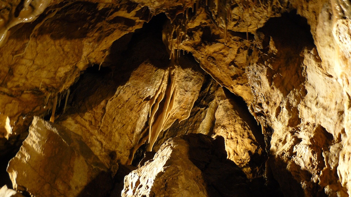 Bozkovské jeskyně spojují dolomitový kras, křemenné lavice a podzemní jezera
