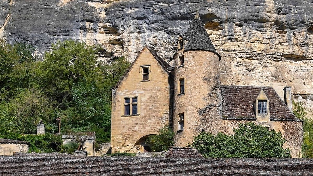 Údajně nejmenší hrad světa je opět na prodej, nabízí neobvyklé bydlení v historické stavbě