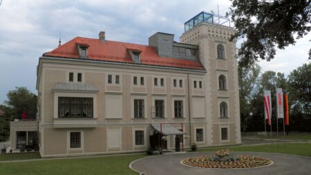 Rakouský zámek Leopoldsdorf padl do insolvence kvůli domino efektu. Klíč je v tom, jak byly přestavěny jeho interiéry