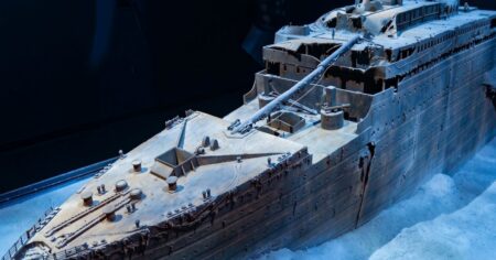 Titanic dostal několik varování před ledem, část zpráv se nedostala na můstek