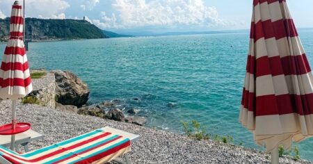 Český host v hotelu all inclusive obsadí pět lehátek a přijde až v poledne. Některé hotely už ručníky bez varování odklízejí