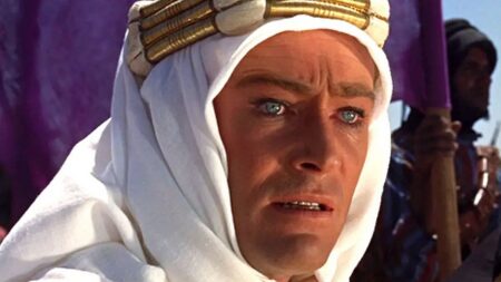 Lawrence z Arábie přešel 1500 km pouště pěšky a přijal arabskou identitu. Útěk z Anglie měl kořeny v rodinném skandálu