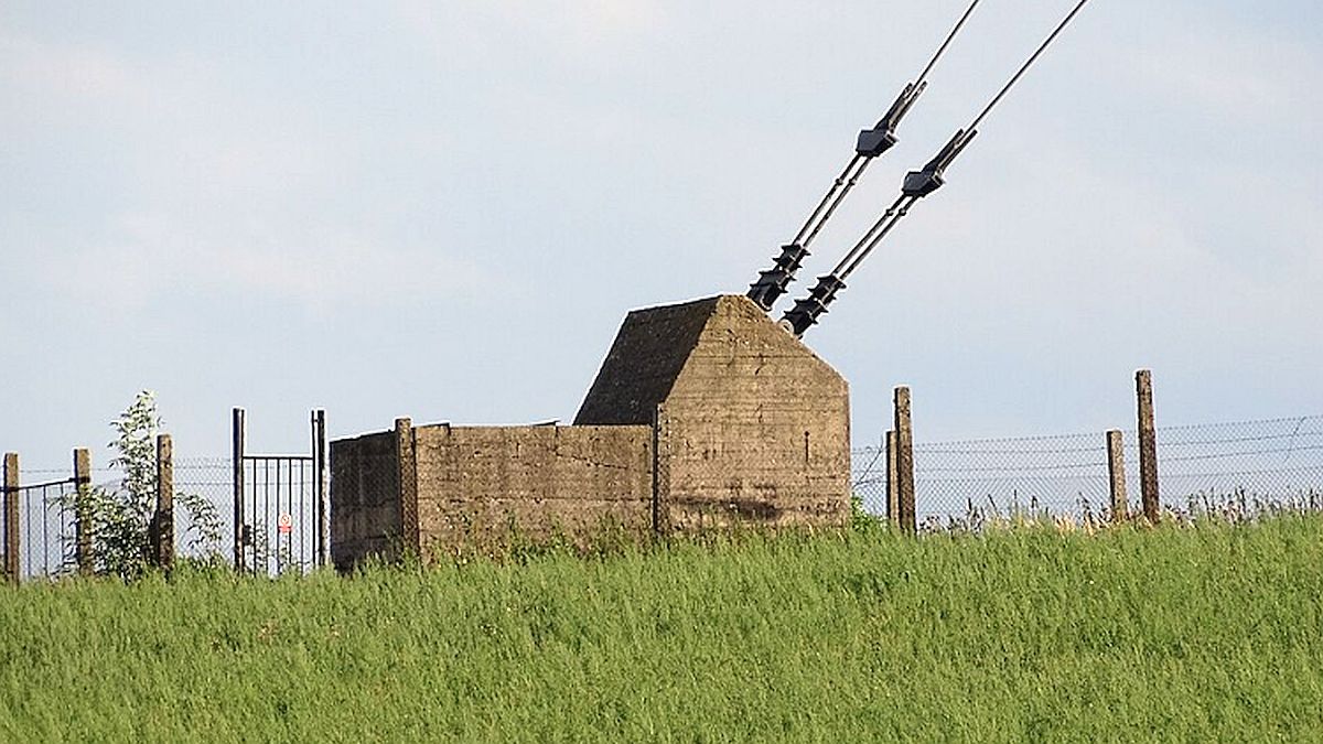 Nejvyšší stavba Česka zmizí za pár dní. Lidé jezdí k Českému Brodu za poslední fotkou i stovky kilometrů