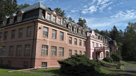 Opuštěná ozdravovna v Jetřichovicích přežila 60 let bez údržby. Chrání ji mikroklima údolí
