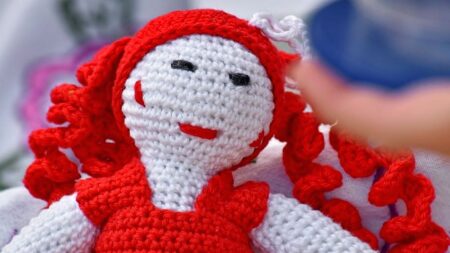 Doba plná technologií aktivuje v mozku stresovou osu. Ruční práce ji tlumí jiným chemickým principem než sport nebo meditace
