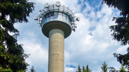 Radiolokační stanoviště Skalka u Prostějova sleduje vzdušný prostor nepřetržitě. Signál v okolí mizí kvůli frekvencím, které radar vysílá