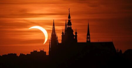 Brněnští vědci zachytili při zatmění koronální díru. Tohle se na světě povede málokomu